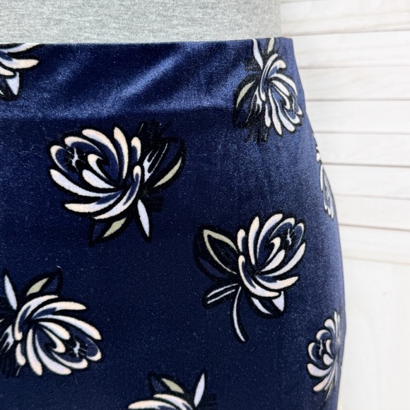 Loft Floral Print Velvet Straight Pencil Skirt Navy Blue Medium - Picture 6 of 13